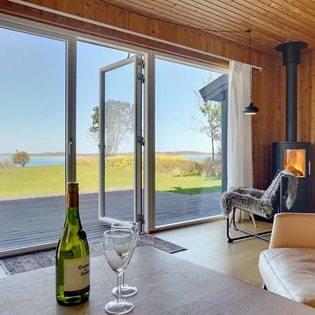 Iadrik - 85m To The Fjord By Interhome