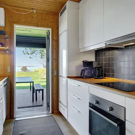 Iadrik - 85m To The Fjord By Interhome