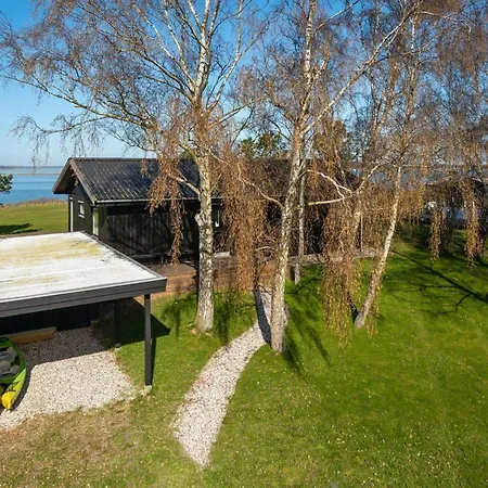 Iadrik - 85m To The Fjord By Interhome